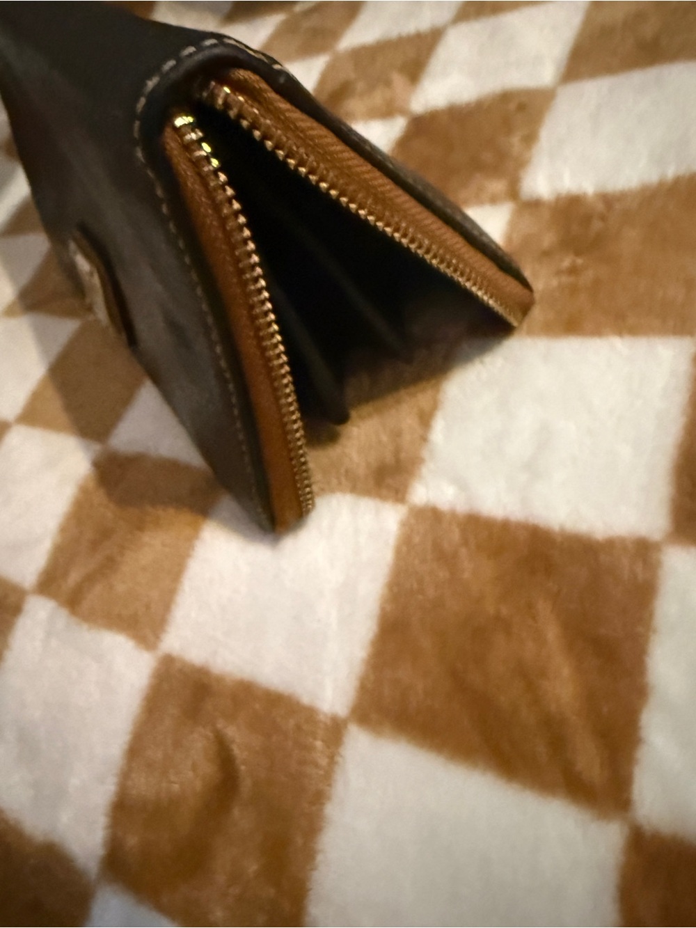 Dooney & Bourke Pebble Grain Leather Zip Around Wallet preowned - Picture 15 of 16